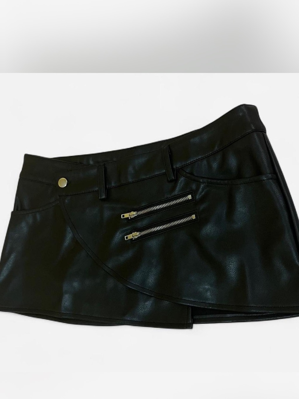 Forever 21 Black Faux Leather Mini Skirt with Zipper Accents